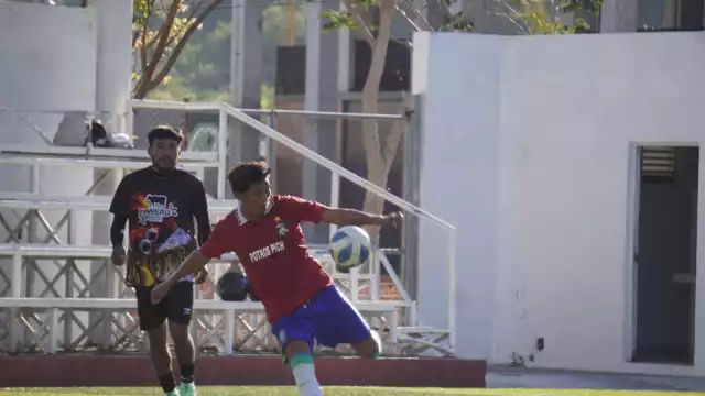 La Barra FC, vigente campeón, sufrió su tercera derrota consecutiva al caer 4-3 contra Weritos Jrs.