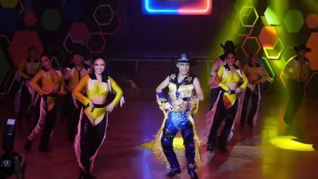 Darysa Ruiz Cruz de la Escuela de Turismo se alzó con el triunfo junto con Daniel Chávez Angulo de la Escuela Normal Superior