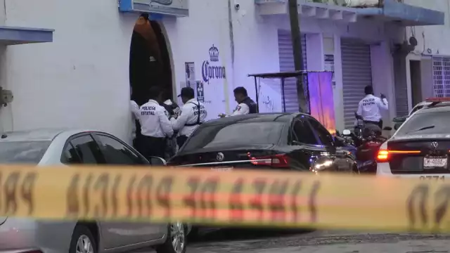 Dos mujeres fueron atacadas a balazos dentro del bar “La Oficina” en el centro de Campeche.