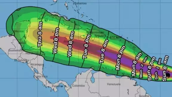 Trayectoria que sigue el Huracán Beryl