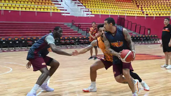 El Calor ya suma 10 unidades y aparece en el cuarto sitio de la clasificación general en la Liga El Calor ya suma 10 unidades y aparece en el cuarto sitio de la clasificación general en la Liga