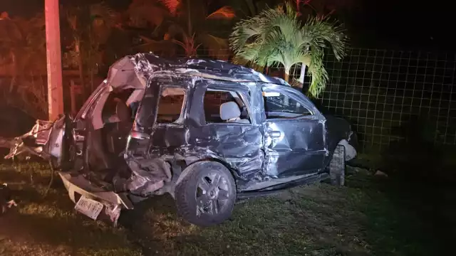 Fuerte accidente en Puerto Morelos deja dos personas muertas