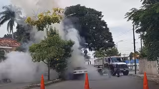 El auto quedó en pérdida total tras el incendio
