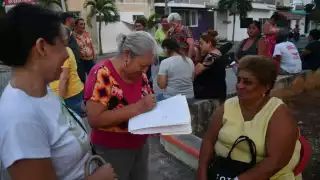 En Campeche, vecinos de Concordia recolectaron firmas  contra la CFE