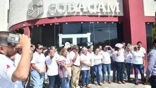 Sindicalizados de Colegio de Bachilleres de Campeche exigen respeto de sus derechos: EN VIVO 