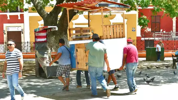 Tras el desalojo, los artesanos aceptaron trasladarse al sitio asignado por el Gobierno de Campeche