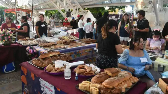 El evento se lleva a cabo hasta el 1 de diciembre en la Concha Acústica y ofrece una amplia variedad de panes. El evento se lleva a cabo hasta el 1 de diciembre en la Concha Acústica y ofrece una amplia variedad de panes.