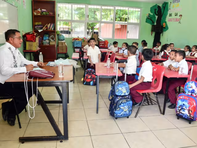 Estudiantes de eduación básica contarán con tres puentes en marzo.