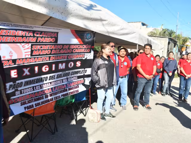 Alrededor de 500 trabajadores del Cecytec iniciaron un paro de labores