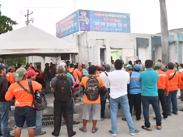 Los obreros manifestaron que desde hace varios meses la Comuna capitalina no cubre al Issstecam las cuotas que le descuentan a cada uno de la nómina