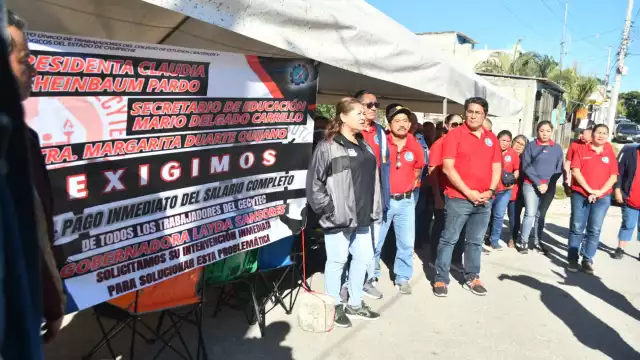 Alrededor de 500 trabajadores del Cecytec iniciaron un paro de labores