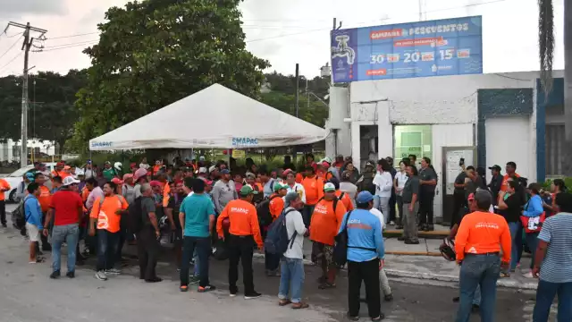 Trabajadores del Smapac protestan por no recibir beneficios del Issstecam pese a los descuentos en su nómina