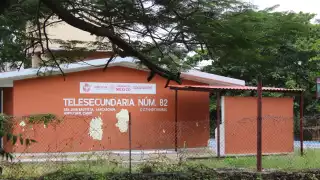 Telesecundarias de Hopelchén enfrentan falta de internet, computadoras y mobiliario