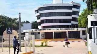 Egresados de la Universidad Autónoma de Campeche piden aclarar  desfalco por más de 225 mdp 