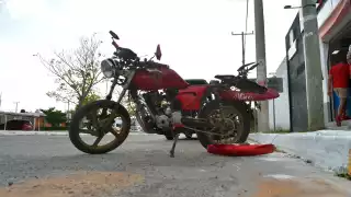 Conductor impacta a motociclista en la unidad Presidentes de México en Campeche