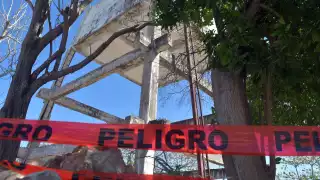 Tanque de agua en ruinas pone en riesgo a familias de Colonial Campeche; autoridades ignoran el llamado