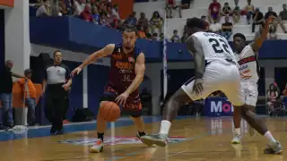 ¡A picotazos! Correcaminos de la UAT venció por 85-83 al Calor de Cancún 