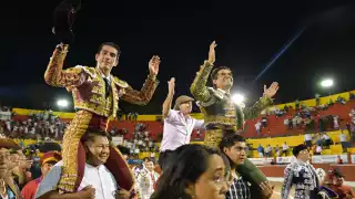 Joselito Adame y Ernesto Javier “Calita” salieron a hombros de la primera corrida en la Plaza de toros Mérida