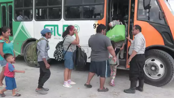 Policía municipal no logró convencer a que evacuaran cientos de pobladores en Telchac Puerto. Policía municipal no logró convencer a que evacuaran cientos de pobladores en Telchac Puerto.