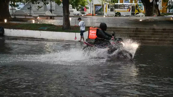 Autoridades advierten que lluvias torrenciales continuarán en Campeche Autoridades advierten que lluvias torrenciales continuarán en Campeche