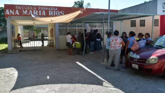 Protestas por irregularidades generan supervisión permanente en escuela de Campeche