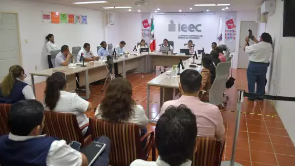 24 personas (15 hombres y 9 mujeres) avanzaron en el proceso para presidir el Instituto Electoral del Estado de Campeche (IEEC). 24 personas (15 hombres y 9 mujeres) avanzaron en el proceso para presidir el Instituto Electoral del Estado de Campeche (IEEC).