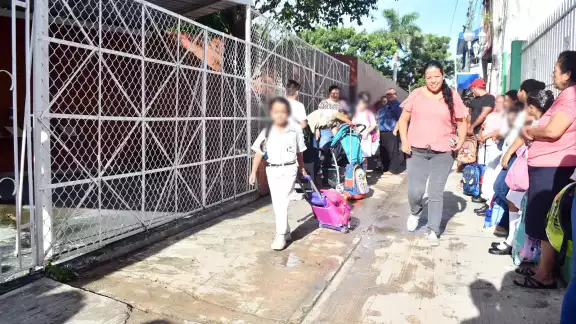 Dos mil 250 planteles recibirán a sus alumnos este lunes en Campeche. Dos mil 250 planteles recibirán a sus alumnos este lunes en Campeche.