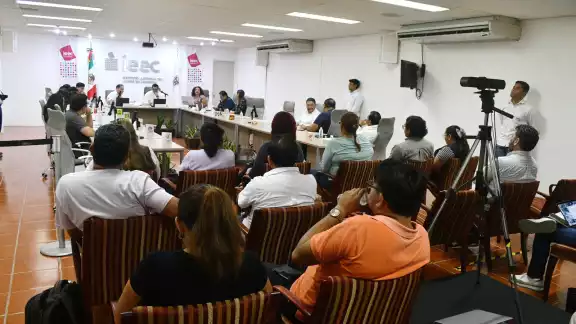 Representantes del PAN y PED criticaron el procedimiento jurídico y la falta de información en la aprobación de acuerdos del IEEC.