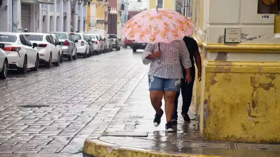 Las precipitaciones se deben al ingreso de aire marítimo tropical. Las precipitaciones se deben al ingreso de aire marítimo tropical.