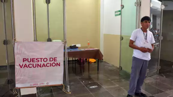 Campeche, con más casos de sarampión en el sur, instala puesto de vacunación en aeropuerto Campeche, con más casos de sarampión en el sur, instala puesto de vacunación en aeropuerto