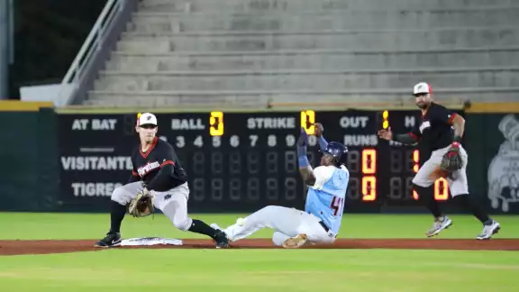 Los Piratas de Campeche vencieron 5-3 a los Tigres de Quintana Roo en juego de exhibición. Los Piratas de Campeche vencieron 5-3 a los Tigres de Quintana Roo en juego de exhibición.