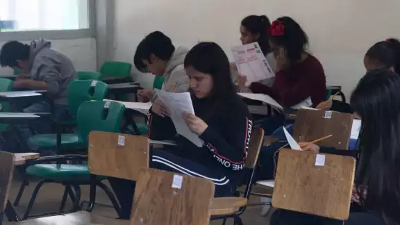 Con el nuevo modelo, se termina la exclusión educativa y se garantiza el acceso universal a la educación media superior