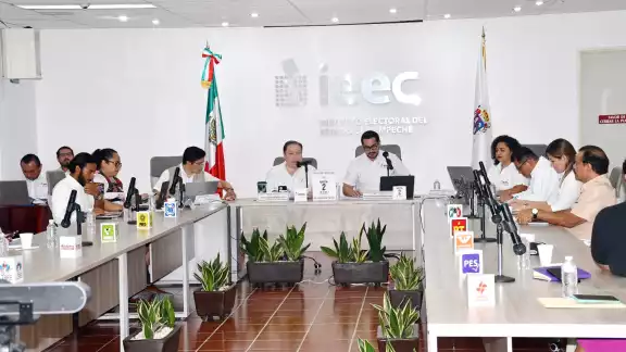 El consejero presidente provisional del IEEC, Juan Carlos Mena Zapata, justificó la tardanza debido al tiempo necesario para investigar las quejas. El consejero presidente provisional del IEEC, Juan Carlos Mena Zapata, justificó la tardanza debido al tiempo necesario para investigar las quejas.