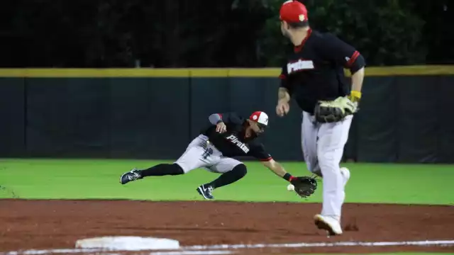 Chris Carter Lidera el Ataque de los Piratas en la Pretemporada 2025