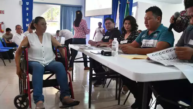 Capacita INE para que personas con discapacidad voten