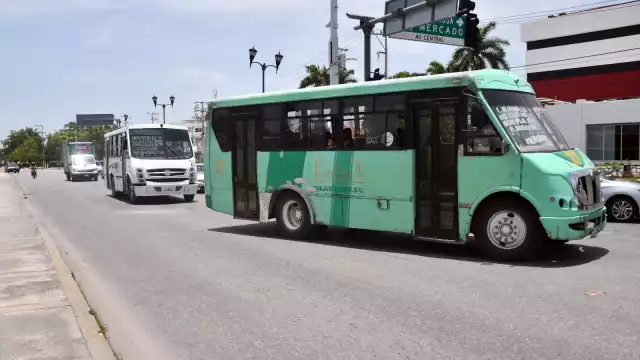 La suspensión del servicio obliga a los usuarios a buscar transporte alternativo en la avenida López Portillo