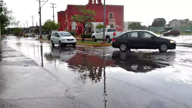 Septiembre inicia con tormentas en Campeche por una vaguada.