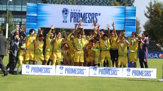 Durante el partido se registró una expulsión de cada lado, que obligó a cerrar el encuentro 10 vs 10