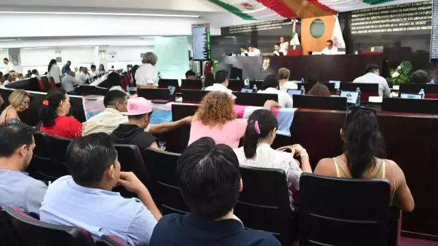 Se citó a todos los diputados por los canales oficiales, asegura Jiménez Gutiérrez.