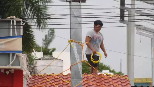 Beryl se debilita a Tormenta Tropical sobre Yucatán