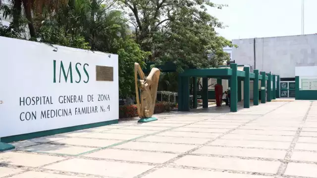 Usuarios del IMSS enfrentan largas filas y negativas en atención médica