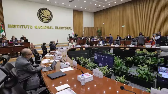 El Consejo General del Instituto Nacional Electoral desechó por unanimidad la queja de los partidos Movimiento Ciudadano y Espacio Democrático