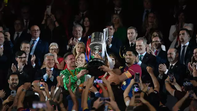 El Rey Felipe VI de España entregó el trofeo a los campeones.