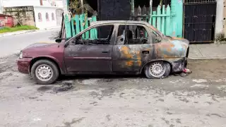 Automóvil se quema por pirotecnia en Chetumal