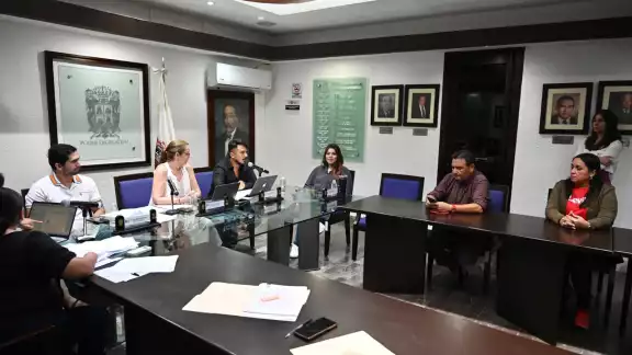 La Comisión de Puntos Constitucionales aprobó el dictamen de la iniciativa que presentó la fracción parlamentaria La Comisión de Puntos Constitucionales aprobó el dictamen de la iniciativa que presentó la fracción parlamentaria