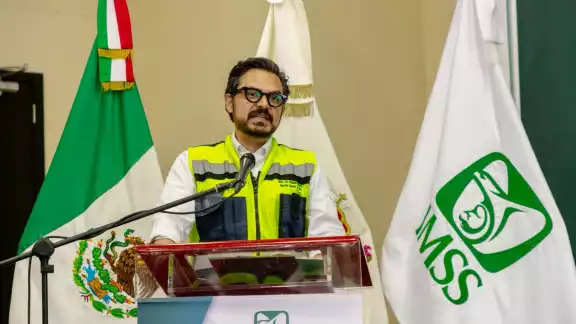 Zoé Robledo Aburto informó ayer en Carmen que el complejo médico está pensado para beneficiar a 112 mil personas.