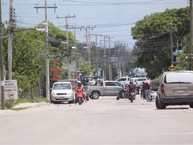 Intensa movilización de la Marina, Guardia Nacional y Fiscalía se registró en la colonia La Playa, en Champotón.