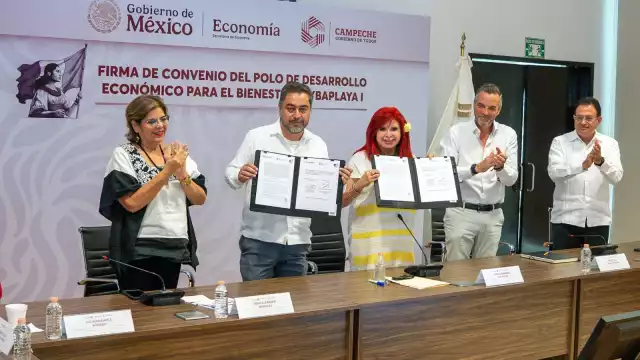 El subsecretario y la gobernadora encabezaron la firma del convenio.