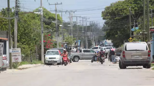 Intensa movilización de la Marina, Guardia Nacional y Fiscalía se registró en la colonia La Playa, en Champotón.