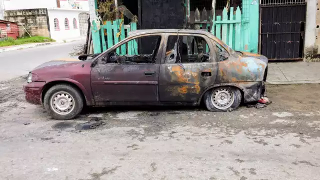 Pirotecnia provocó incendio de auto en Chetumal.